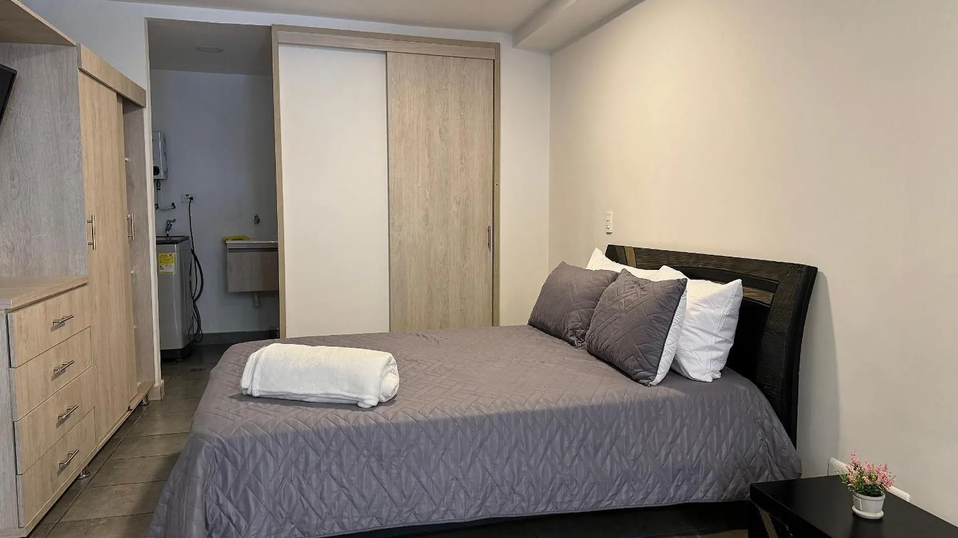 Apartamento Tranvia 40 - Amoblados Velasquez Medellín